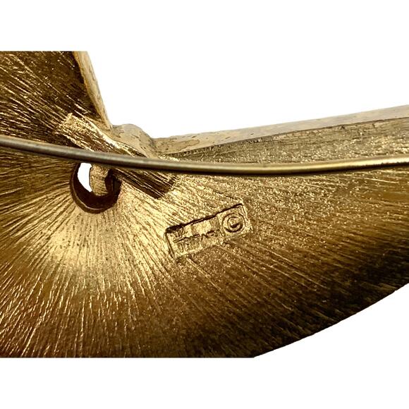 50s 60s Crown Trifari Mid Century Modernist Abstract Gold Brooch | 2.75" - Picture 4 of 10